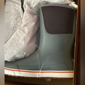 Grundens 12” Deckboss grey boots, never worn